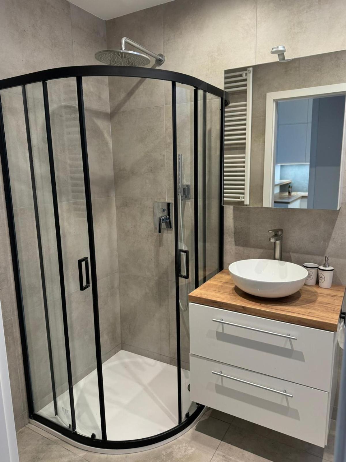Sky Tower Self Check In 1 Bedroom Apartment Rzeszow Dış mekan fotoğraf